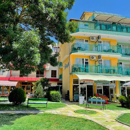 Family Hotel Avenue Kiten  Exterior photo